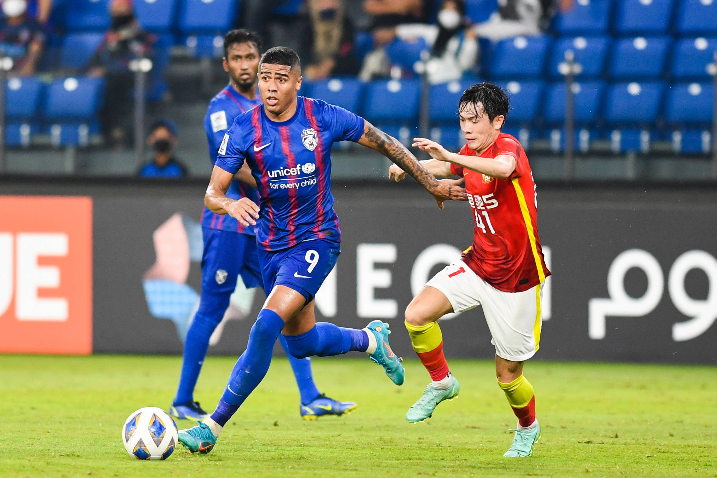 门兴格拉德巴赫迎亚冠关键赛；今夜豪取连胜；质疑声仍在；年轻球员得到机会的简单介绍开云中国官方网站